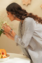 Carica l'immagine nel visualizzatore Galleria,EMBROIDERED JACQUARD LAWN  SL10-D04