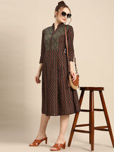 Load image into Gallery viewer, Center box Pleat midi Dress