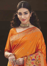 Carica l&#39;immagine nel visualizzatore Galleria,Carrot Orange Woven Paithani Banarasi Silk Saree