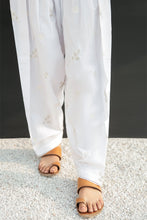 Laden Sie das Bild in den Galerie-Viewer, EMBROIDERED COTTON SHALWAR 212