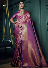 Laden Sie das Bild in den Galerie-Viewer, Wine Purple Woven Kanjivaram Silk Saree