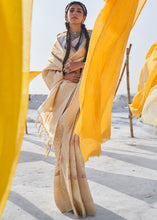 Laden Sie das Bild in den Galerie-Viewer, Golden Soft Silk Woven Kanjivaram Saree : Special Edition