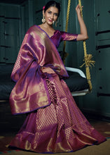 Laden Sie das Bild in den Galerie-Viewer, Wine Purple Woven Kanjivaram Silk Saree