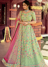 Laden Sie das Bild in den Galerie-Viewer, Kelly Green Raw Silk Lehenga Choli with Sequins, Resham &amp; Zarkan work