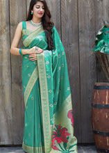 Carica l&#39;immagine nel visualizzatore Galleria,Green Silk Saree with Golden Zari Border