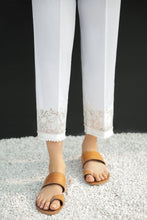 Laden Sie das Bild in den Galerie-Viewer, EMBROIDERED COTTON TROUSER 223