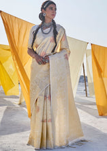 Carica l&#39;immagine nel visualizzatore Galleria,Golden Soft Silk Woven Kanjivaram Saree : Special Edition