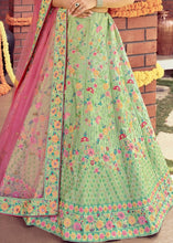 Laden Sie das Bild in den Galerie-Viewer, Kelly Green Raw Silk Lehenga Choli with Sequins, Resham &amp; Zarkan work