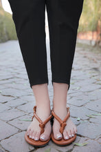 Laden Sie das Bild in den Galerie-Viewer, HIGH LOW CAPRI PANTS 242