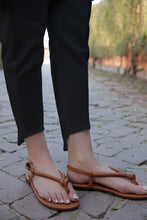 Laden Sie das Bild in den Galerie-Viewer, HIGH LOW CAPRI PANTS 242