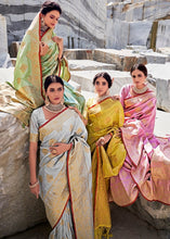 Laden Sie das Bild in den Galerie-Viewer, Mint Green Woven Designer Silk Saree with Butti overall