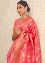 Laden Sie das Bild in den Galerie-Viewer, French Rose Pink Zari Woven Banarasi Silk Saree