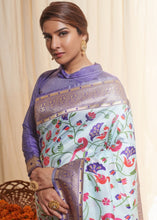 Laden Sie das Bild in den Galerie-Viewer, Powder Blue Woven Paithani Silk Saree