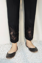 Carica l&#39;immagine nel visualizzatore Galleria,EMBROIDERED COTTON TROUSER 228