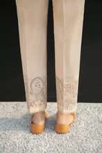 Laden Sie das Bild in den Galerie-Viewer, EMBROIDERED COTTON TROUSER 230