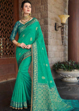 Laden Sie das Bild in den Galerie-Viewer, Persian Green Zari Woven Banarasi Silk Saree with Brocade Blouse