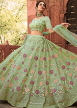 Laden Sie das Bild in den Galerie-Viewer, Pastel Green Organza Lehenga Choli with Dori, Thread &amp; Zarkan work