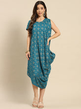 Laden Sie das Bild in den Galerie-Viewer, One side cowl asymettric dress with side
