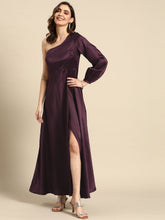 Carica l'immagine nel visualizzatore Galleria,One shoulder Over lap Maxi Dress
