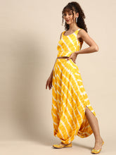 Carica l'immagine nel visualizzatore Galleria,Crop top with cowl dhoti skirt