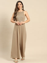 Carica l'immagine nel visualizzatore Galleria,In cut pleated jumpsuit