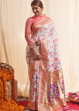 Laden Sie das Bild in den Galerie-Viewer, Pearl White Woven Paithani Silk Saree