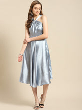 Cargar imagen en el visor de la galería, Draped neck flare midi dress
