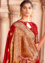 Carica l&#39;immagine nel visualizzatore Galleria,Chilli Red Zari Woven Silk Saree with Tassels on Pallu