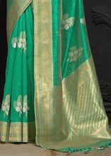 Cargar imagen en el visor de la galería, Jungle Green Banarasi Silk Floral Woven Saree with Golden Border and Pallu