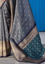 Laden Sie das Bild in den Galerie-Viewer, Steel Grey Woven Banarasi Silk Saree with Patola Pallu and Blouse