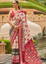 Carica l&#39;immagine nel visualizzatore Galleria,White &amp; Red Patola Silk Saree with Zari Border &amp; Tassels On Pallu