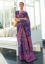 Laden Sie das Bild in den Galerie-Viewer, Navy Blue Lucknowi Chikankari Weaving Silk Saree