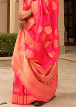 Carica l&#39;immagine nel visualizzatore Galleria,Strawberry Pink Woven Soft Kanjivaram Silk Saree with overall Butti work