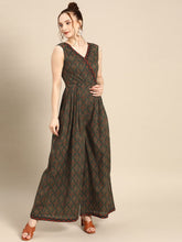 Carica l'immagine nel visualizzatore Galleria,Overlap neck pleated jumpsuit