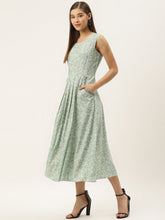Load image into Gallery viewer, Box pleat dress with side pockets