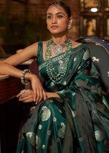 Cargar imagen en el visor de la galería, Arabian Green Handloom Woven Satin Silk Saree