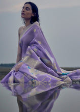 Carica l&#39;immagine nel visualizzatore Galleria,Lavender Woven Linen Silk Saree with Floral Motif on Pallu and Border