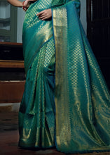 Carica l&#39;immagine nel visualizzatore Galleria,Pine Green Woven Kanjivaram Silk Saree