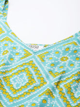 Carica l'immagine nel visualizzatore Galleria,Shrug with crop top and dhoti skirt