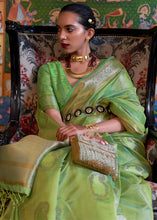 Carica l'immagine nel visualizzatore Galleria,Kelly Green Handloom Woven Dual Tone Organza Silk Saree with Sequins Work