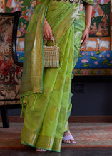 Carica l'immagine nel visualizzatore Galleria,Kelly Green Handloom Woven Dual Tone Organza Silk Saree with Sequins Work