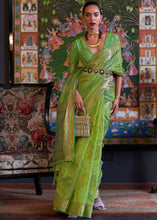 Carica l'immagine nel visualizzatore Galleria,Kelly Green Handloom Woven Dual Tone Organza Silk Saree with Sequins Work