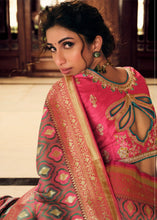 Laden Sie das Bild in den Galerie-Viewer, Brown &amp; Pink Woven Banarasi Silk Saree with Embroidered Blouse