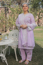 Carica l'immagine nel visualizzatore Galleria,EMBROIDERED LAWN UF-320