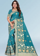 Laden Sie das Bild in den Galerie-Viewer, Baltic Blue Zari Woven Silk Saree with Tassels on Pallu