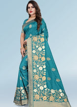 Laden Sie das Bild in den Galerie-Viewer, Baltic Blue Zari Woven Silk Saree with Tassels on Pallu