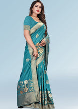 Laden Sie das Bild in den Galerie-Viewer, Baltic Blue Zari Woven Silk Saree with Tassels on Pallu