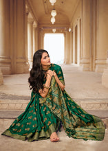 Cargar imagen en el visor de la galería, Forest Green Zari Butta Woven Raw Banarasi Silk Saree