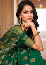 Cargar imagen en el visor de la galería, Forest Green Zari Butta Woven Raw Banarasi Silk Saree