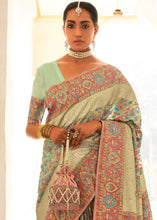 Cargar imagen en el visor de la galería, Pastel Green Banarasi Jamawar Kashmiri Woven Silk Saree